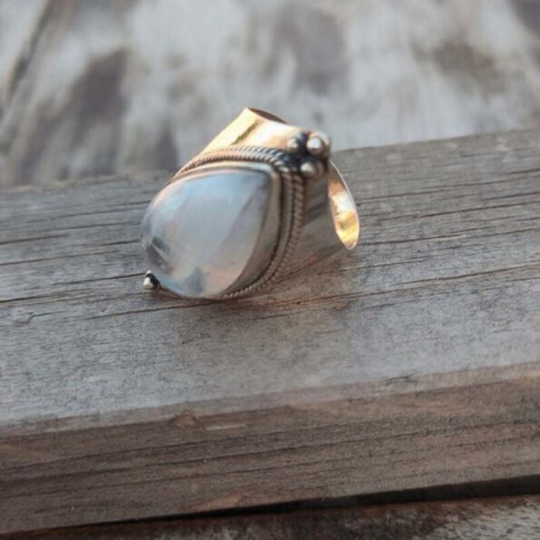 Vintage-Tibetan-Moonstone-Big-Healing-Crystal-Rings-for-Women-Boho-Antique-Indian-Moonstone-Ring-Fine-Jewelry-3